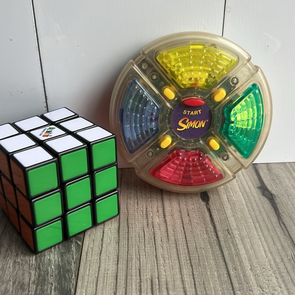Rubik's Cube & Electronic Simon Game Challenge Puzzle - Picture 2 of 7